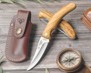 La Navaja Cudeman Cazorla 374-LF es una pieza de alta calidad fabricada en Albacete (España) por la prestigiosa marca Cudeman.
