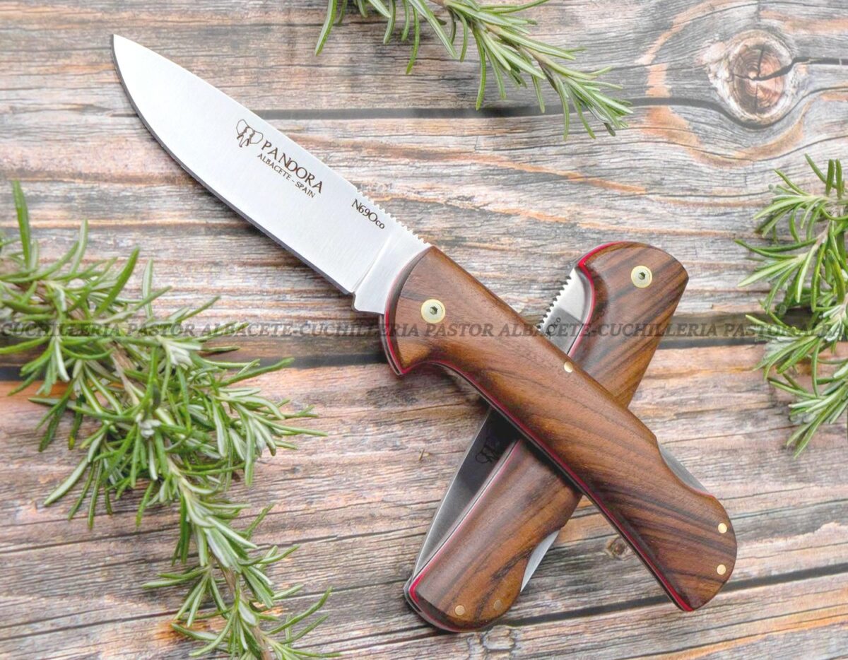 Navaja Cudeman Pandora 388-G es una obra maestra de la cuchillería artesanal de Albacete (España), fabricada por la reconocida casa Cudeman.