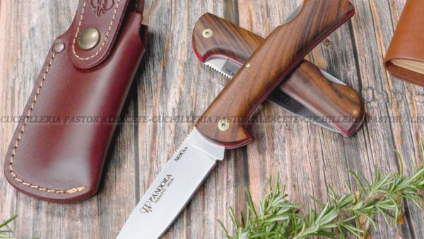 Navaja Cudeman Pandora 388-GF es una obra maestra de la cuchillería artesanal de Albacete (España), fabricada por la reconocida casa Cudeman.