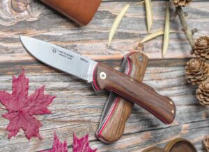 La Navaja Cudeman Mini Pandora 389-G es una versión compacta y elegante de la prestigiosa serie Pandora, diseñada y fabricada por Cudeman en Albacete