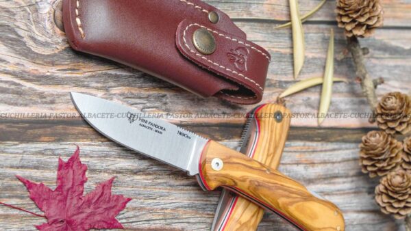 La Navaja Cudeman Mini Pandora 389-LF es una versión compacta y elegante de la prestigiosa serie Pandora, diseñada y fabricada por Cudeman en Albacete