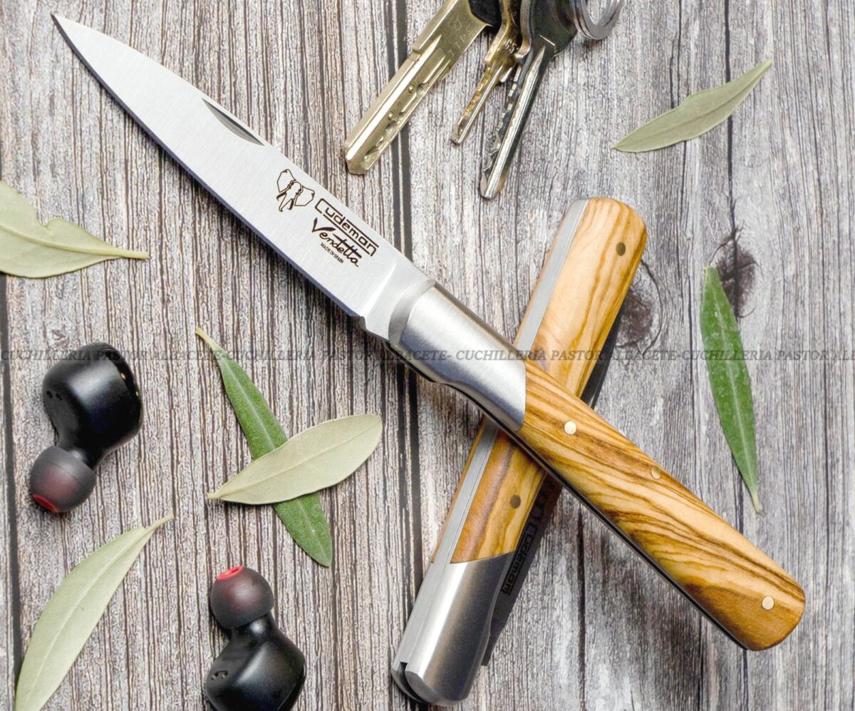 Navaja  Cudeman Vendetta 409-L  Madera de Olivo– Hecha en Albacete, España