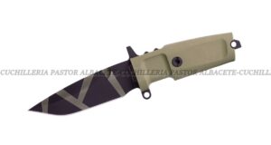 El Extrema Ratio Col Moschin C Desert Warfare es la variante compacta del ya legendario cuchillo Col Moschin, adoptado oficialmente en 2002 por el 9º Regimiento Incursori “Col Moschin” de fuerzas especiales italianas.