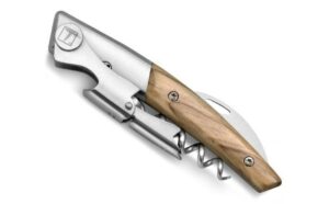 El Sommelier Le Thiers Dozorme 3236 es un sacacorchos profesional de alta gama, diseñado y fabricado artesanalmente en Thiers, Francia,