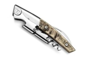 El Sommelier Le Thiers Dozorme 3237 es un sacacorchos profesional de alta gama, diseñado y fabricado artesanalmente en Thiers, Francia,