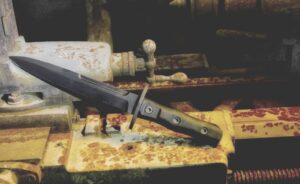 El Extrema Ratio 39-09 OPERATIVO es una pieza de corte táctico/combate diseñada sobre la base del histórico “Pugnale da paracadutista assaltatore mod. 1939”, que utilizaron los paracaidistas italianos.