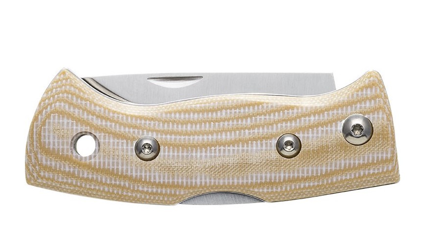 Helle Berget 200763 – Beige es una navaja escandinava diseñada para aventureros que buscan fiabilidad, tradición y rendimiento en condiciones exigentes.