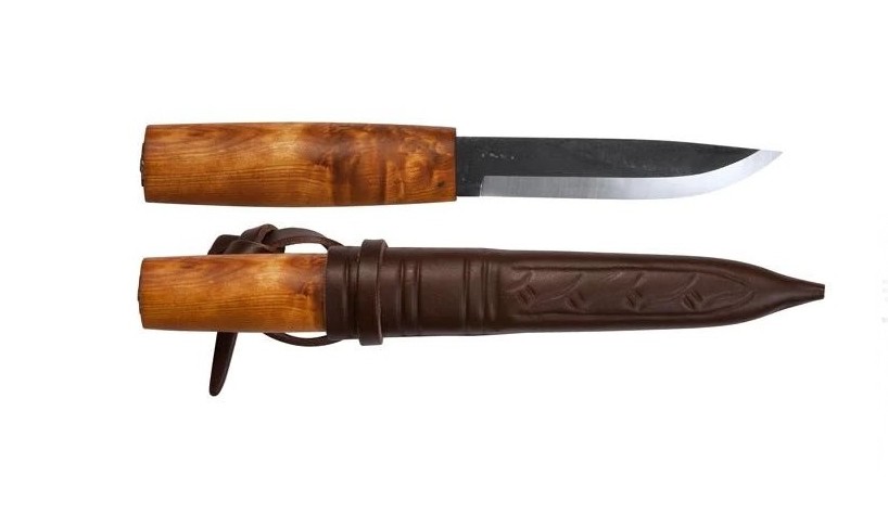 Helle Viking H096 es uno de los cuchillos más emblemáticos de la marca noruega Helle, inspirado directamente en las herramientas utilizadas por los antiguos vikingos.