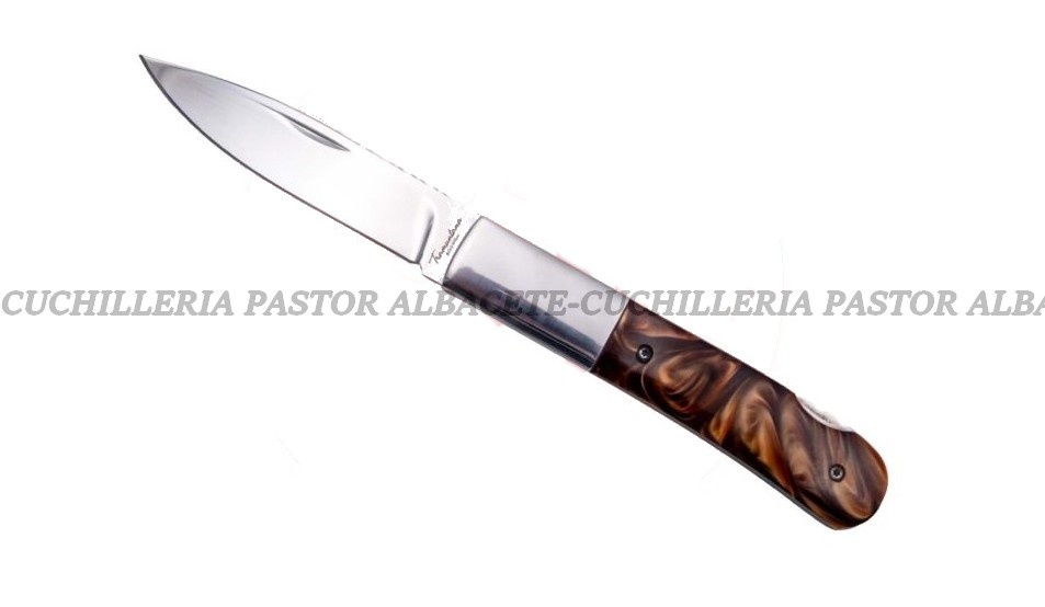 Navaja Tramuntana N108 es una navaja de alta calidad diseñada para quienes buscan una herramienta fiable, elegante y con un acabado premium.