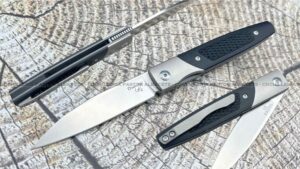 La Navaja Salamandra One Valeria Titanio y G10 Negro, fabricada por Alfa Cuchillería, es una herramienta EDC (Every Day Carry) que combina diseño elegante, materiales premium y alto rendimiento.