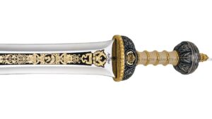 La espada inspirada en Cayo Julio César (101 a. C. – 44 a. C.), uno de los líderes más influyentes de la Roma antigua, rinde homenaje al estratega militar, político y orador que transformó la República romana.