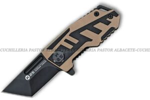 La navaja táctica K25 es una herramienta compacta diseñada para ofrecer máxima resistencia, precisión y funcionalidad en cualquier situación.