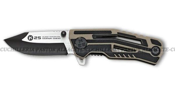 La navaja táctica K25 en acabado coyote con efecto fibra de carbono es una opción ideal para quienes buscan una herramienta compacta, ligera y fiable para el día a día (EDC) o actividades al aire libre.