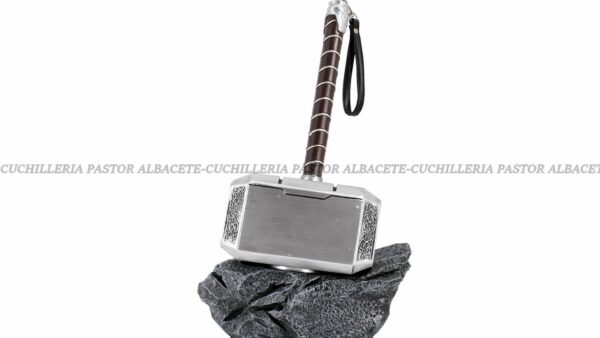 Martillo de Thor  Réplica No Oficial en Resina con Base – Colección
