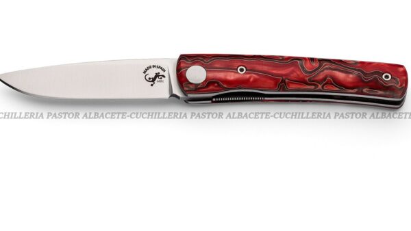 La Navaja Salamandra Martina es una pieza destacada dentro de la cuchillería moderna, diseñada para quienes valoran la combinación perfecta entre estética, funcionalidad y calidad premium.
