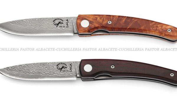 La Navaja Salamandra Lola Damasco VG10 67 capas es una pieza de alta gama que combina elegancia, precisión y materiales premium.