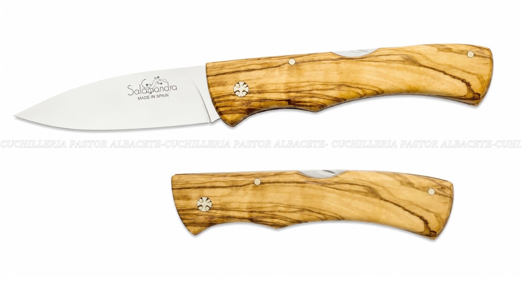 La Navaja Salamandra 130011 es una elegante y resistente navaja de caza y campo fabricada en Albacete, España, cuna de la cuchillería tradicional española.