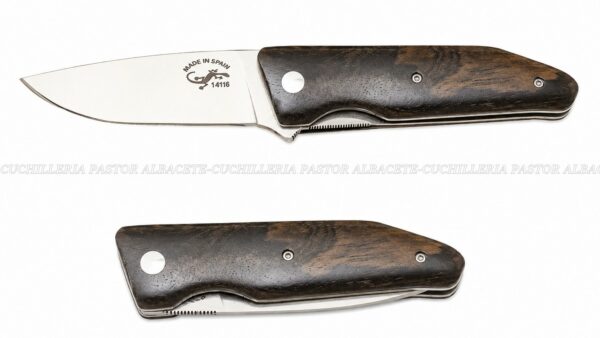 Navaja Salamandra 190031 fabricada en Albacete, hoja acero inoxidable 1.4116, mango madera de ziricote. Ideal para bushcraft, caza, pesca y supervivencia.