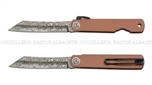 La Navaja Albainox Damasco 25345 es una pieza excepcional que combina diseño moderno, materiales de alta calidad y una cuidada fabricación orientada a los aficionados de la cuchillería premium.