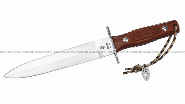 Muela DG-21C es una daga de caza y remate de alta gama diseñada para cazadores exigentes y coleccionistas que buscan calidad, resistencia y tradición artesana española.
