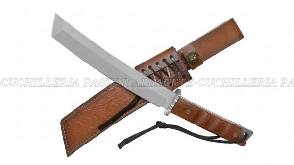 El Cuchillo Albainox Wakizashi 32865 es una pieza única inspirada en la legendaria espada corta samurái japonesa Wakizashi,