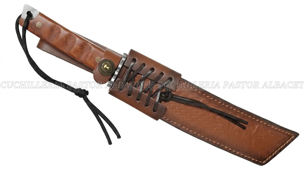 El Cuchillo Albainox Wakizashi 32865 es una pieza única inspirada en la legendaria espada corta samurái japonesa Wakizashi,
