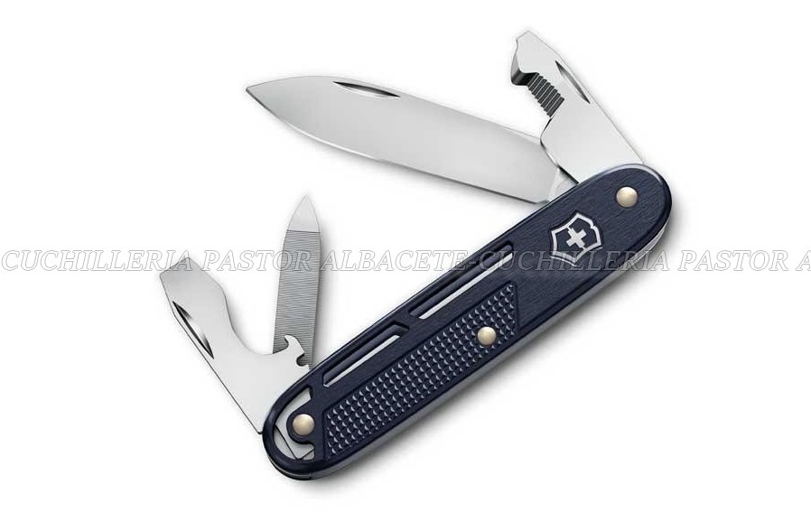 El Victorinox Synergy Alox Azul es una navaja de bolsillo compacta, resistente y funcional, diseñada para quienes buscan una herramienta práctica para el día a día.