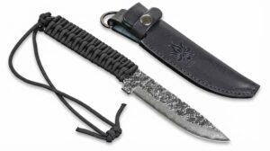 El Kanetsune Karasu KB283 es un cuchillo japonés de hoja fija que combina tradición artesanal, con un diseño práctico y elegante.