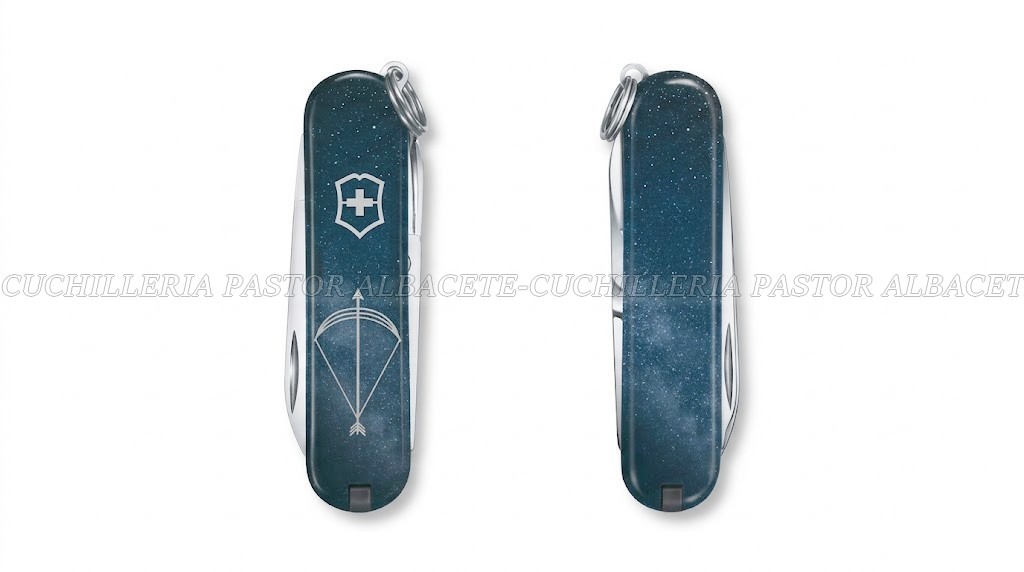 La navaja Victorinox Classic SD Zodiac Signs combina la precisión suiza, la funcionalidad de una navaja de bolsillo clásica y el simbolismo de los doce signos del zodíaco.